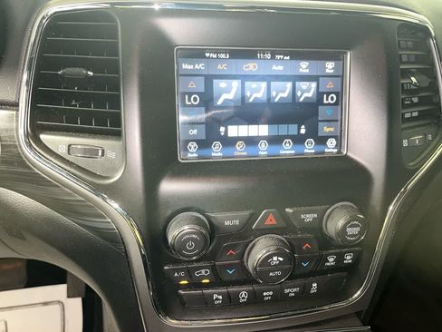 Used 2020 Jeep Grand Cherokee Laredo AWD/4WD image 21