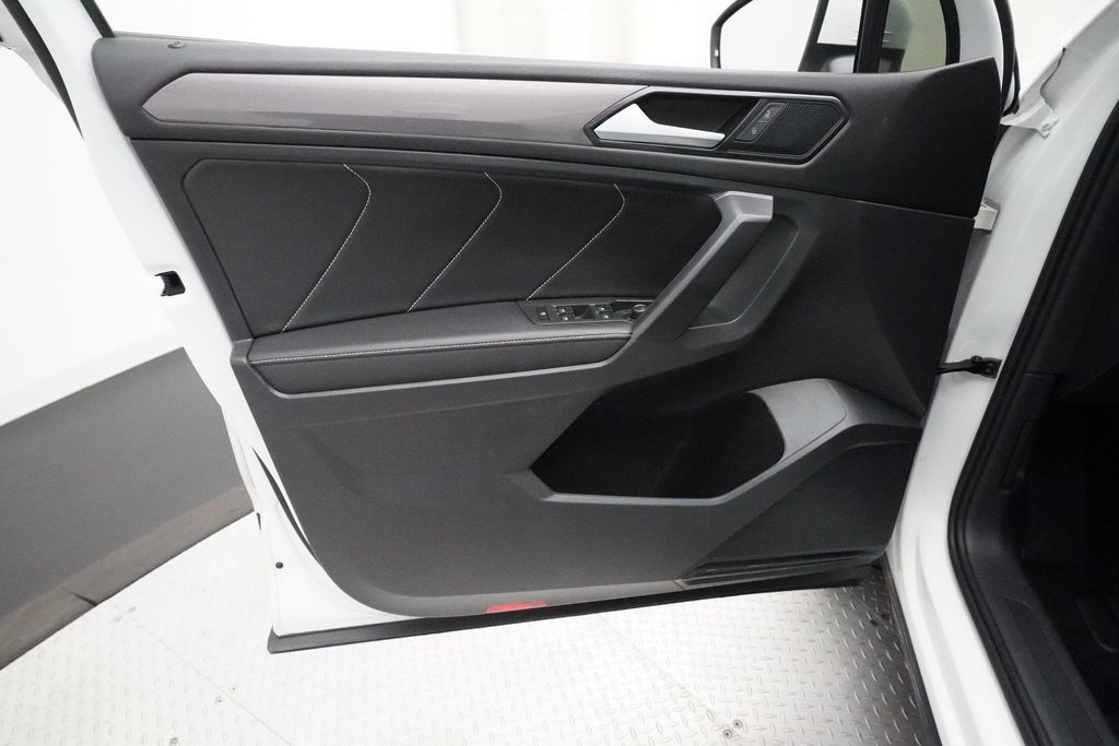 Used 2022 Volkswagen Tiguan SE AWD/4WD image 26