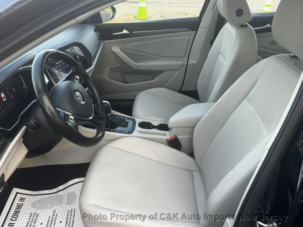 Used 2019 Volkswagen Jetta SEL w/ Cold Weather Package FWD image 16