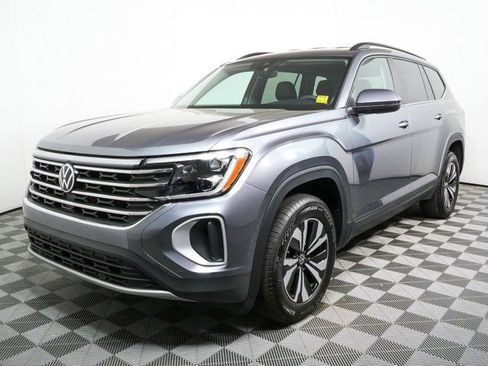 Used 2024 Volkswagen Atlas SE image 32