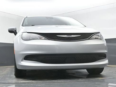 Used 2023 Chrysler Voyager LX FWD image 44