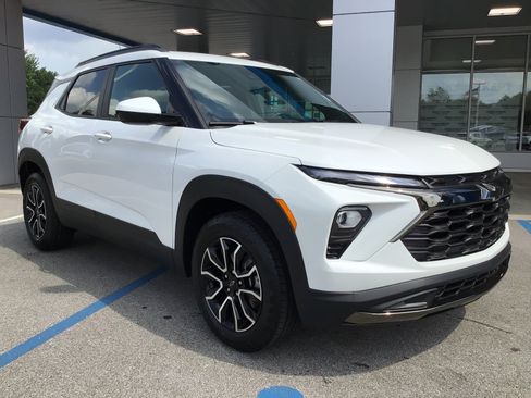 New 2026 Chevrolet TrailBlazer ACTIV w/ Driver Confidence Package FWD image 3