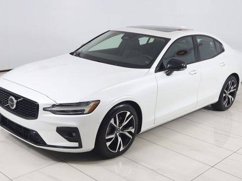 Used 2024 Volvo S60 B5 Plus AWD/4WD image 22