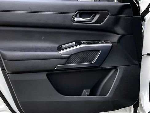 Used 2024 Nissan Pathfinder SL w/ SL Premium Package image 19