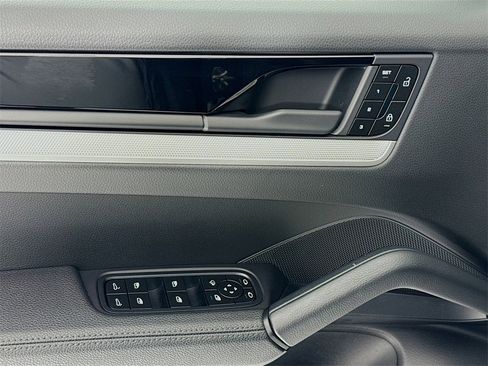 Certified 2025 Porsche Cayenne Coupe image 11