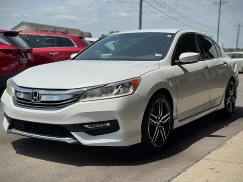 Used 2017 Honda Accord Sport image 5
