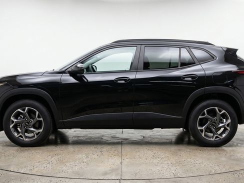 Used 2025 Chevrolet Trax LT image 5