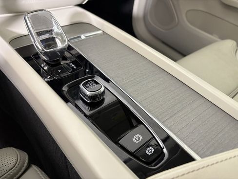 Used 2023 Volvo XC60 B5 Ultimate w/ Climate Package image 31