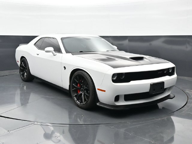 Used 2016 Dodge Challenger SRT Hellcat RWD image 4