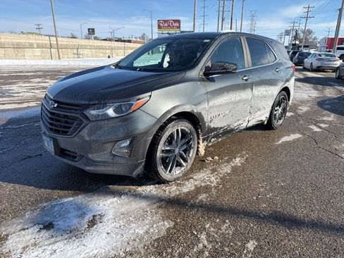 Used 2021 Chevrolet Equinox LT image 3