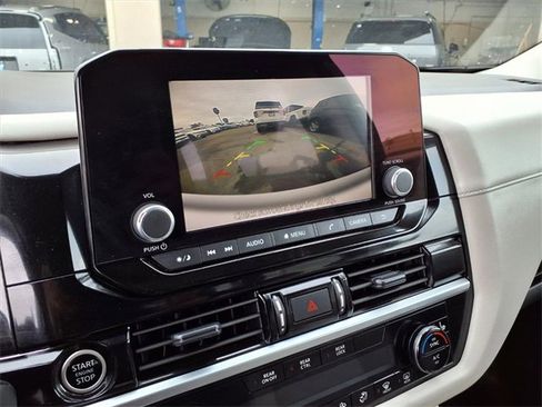 Used 2024 Nissan Pathfinder SV image 19