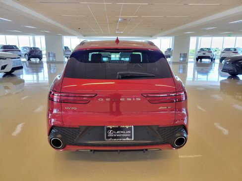 Used 2022 Genesis GV70 3.5T Sport w/ Sport Prestige Package AWD/4WD image 7