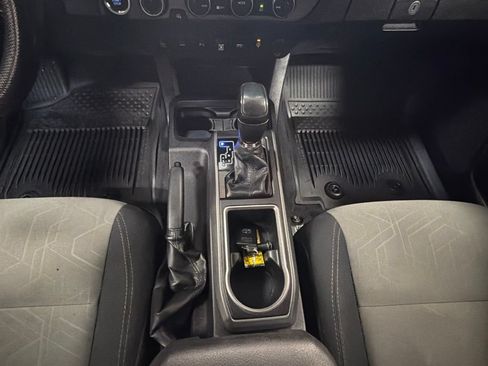 Used 2021 Toyota Tacoma TRD Sport w/ Technology Package AWD/4WD image 19