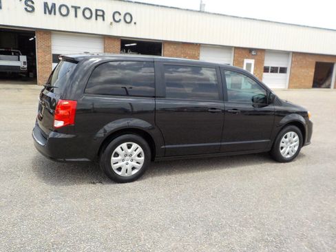 Used 2018 Dodge Grand Caravan SE w/ UConnect Hands-Free Group FWD image 5