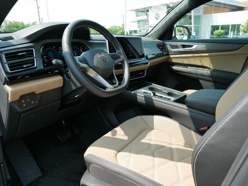 New 2025 Volkswagen Atlas Cross Sport SE image 3