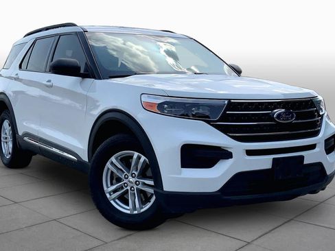 Used 2020 Ford Explorer XLT w/ Comfort Package AWD/4WD image 3