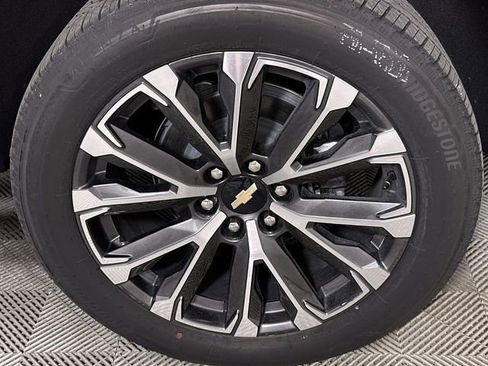 New 2025 Chevrolet Suburban High Country AWD/4WD image 34
