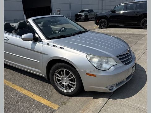 Used 2008 Chrysler Sebring Touring FWD image 1