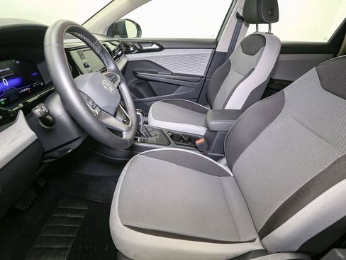 Certified 2024 Volkswagen Taos S FWD image 40