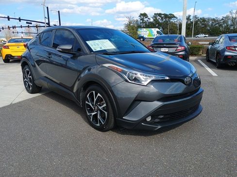 Used 2018 Toyota C-HR XLE image 3
