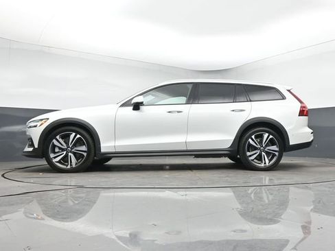 Used 2023 Volvo V60 B5 Cross Country Plus w/ Climate Package image 41