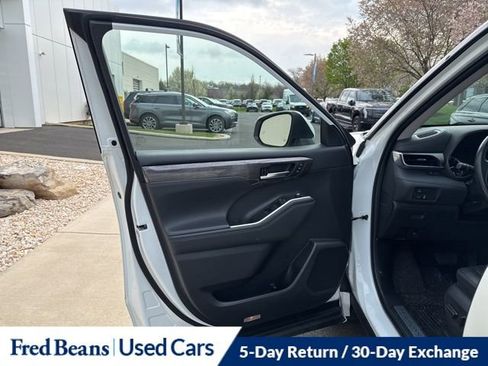 Used 2021 Toyota Highlander Limited image 9