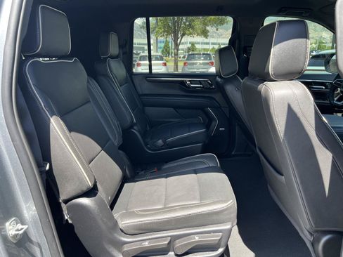 Used 2025 Chevrolet Suburban Premier AWD/4WD image 25