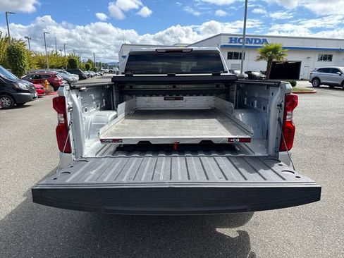 Used 2020 Chevrolet Silverado 1500 LT w/ Convenience Package AWD/4WD image 13