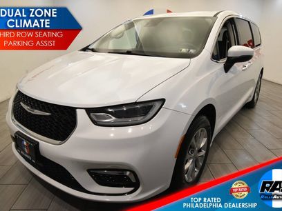 Used 2023 Chrysler Pacifica Touring-L
