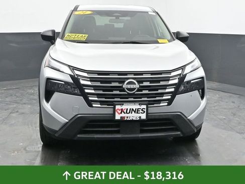 Used 2024 Nissan Rogue S image 4
