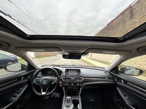 Used 2018 Honda Accord Touring image 32