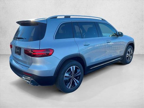 Used 2026 Mercedes-Benz GLB 250 4MATIC image 2