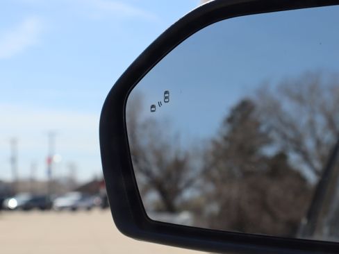 Used 2022 Ford Explorer XLT w/ Equipment Group 202A image 28