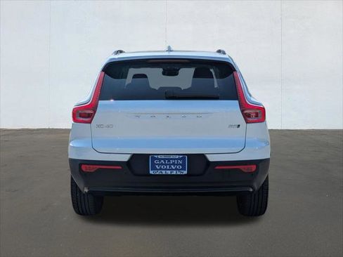 Used 2026 Volvo XC40 B5 Plus w/ Protection Package Premier AWD/4WD image 4