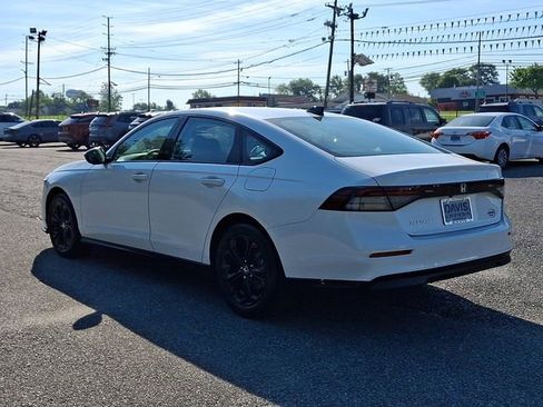 Certified 2025 Honda Accord SE image 4