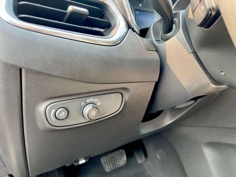 Used 2023 Chevrolet Equinox LT AWD/4WD image 16