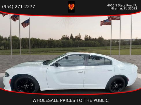 Used 2023 Dodge Charger SXT RWD image 5