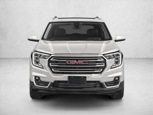 Used 2024 GMC Terrain SLE image 2