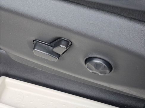 Used 2024 Chrysler Pacifica Limited FWD image 26
