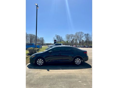 Used 2023 Toyota Corolla LE image 4