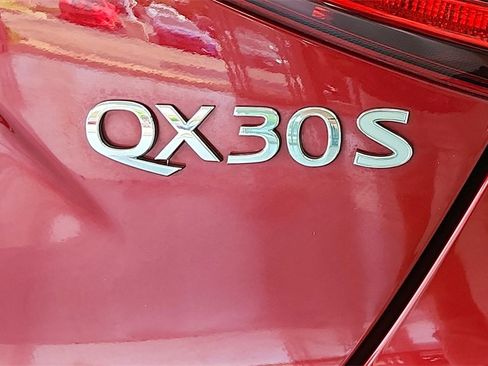 Used 2018 INFINITI QX30 Sport w/ Sport Leather Package image 38