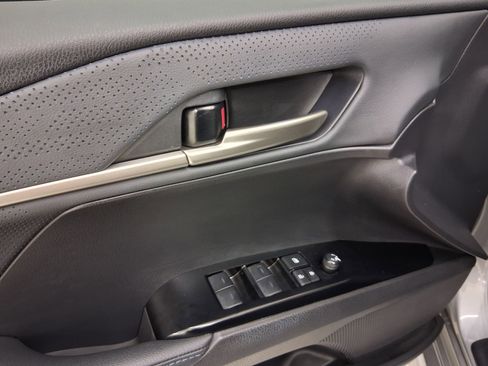 Used 2025 Toyota Camry XSE image 12