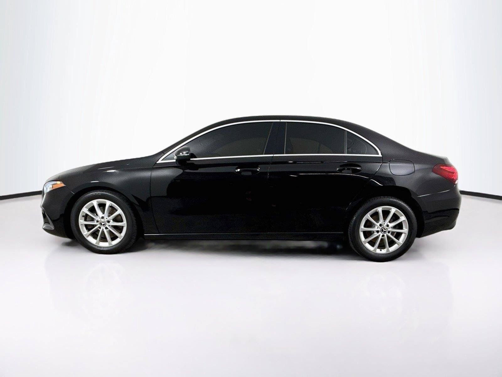 Used 2022 Mercedes-Benz A 220 image 2