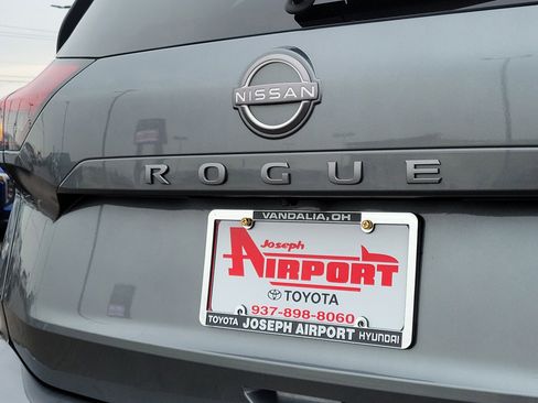 Used 2025 Nissan Rogue SV image 6