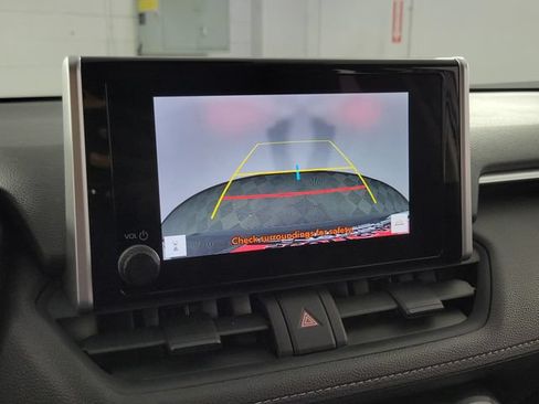 Used 2025 Toyota RAV4 XLE AWD/4WD image 16