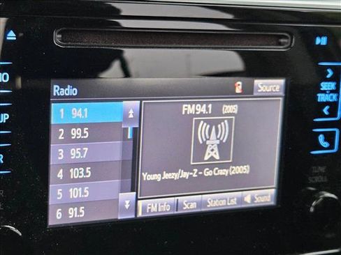 Used 2018 Toyota Corolla LE FWD image 11