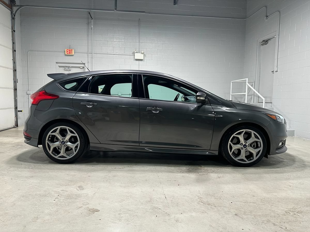 Used 2016 Ford Focus ST FWD image 2
