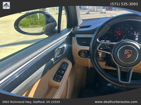 Used 2018 Porsche Macan AWD/4WD image 29