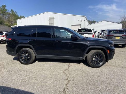 Used 2024 Jeep Grand Cherokee L Altitude image 2