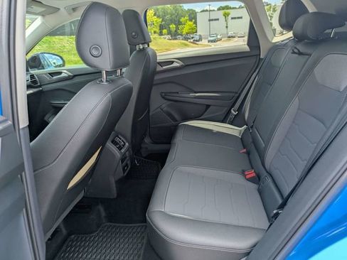 Certified 2025 Volkswagen Taos SE AWD/4WD image 14